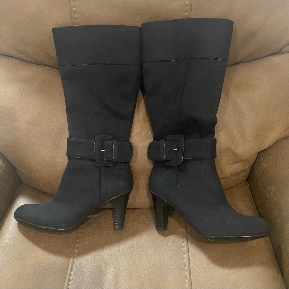 NWOT Tall Black Faux-suede w/ patent leather trim Sz 8